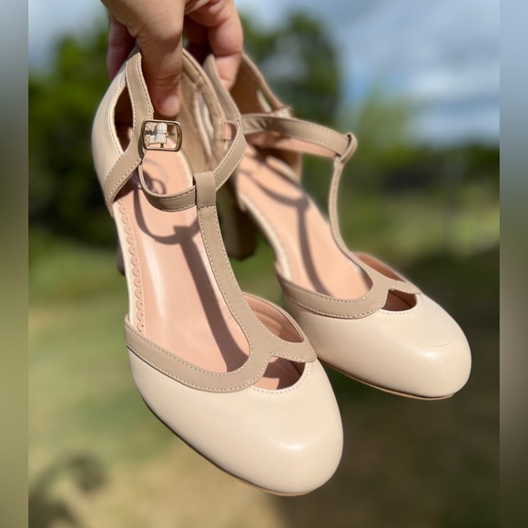 Journee Collection Olina Pump Size 9W - Picture 4 of 8